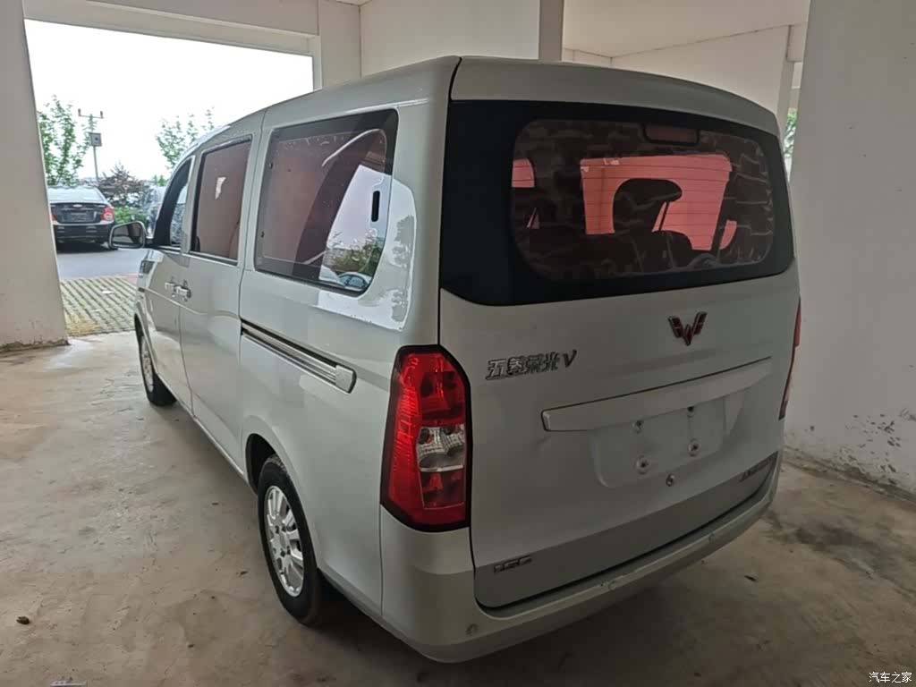 Wuling V, 2018 все фото