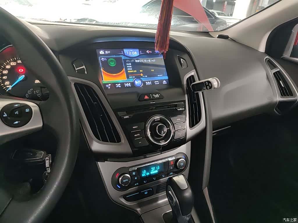 Ford Focus, 2015 12