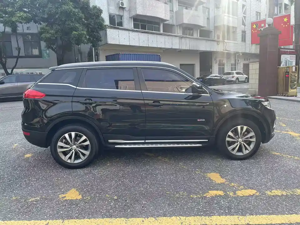 Geely Atlas