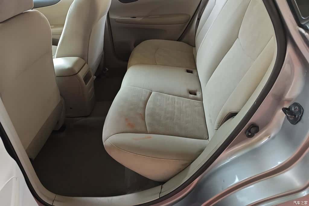 Nissan Tiida, 2012 11
