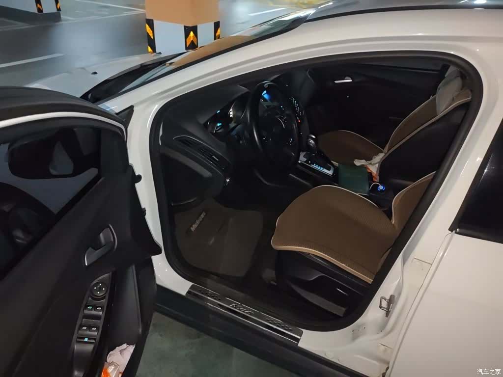 Ford Focus, 2015 13