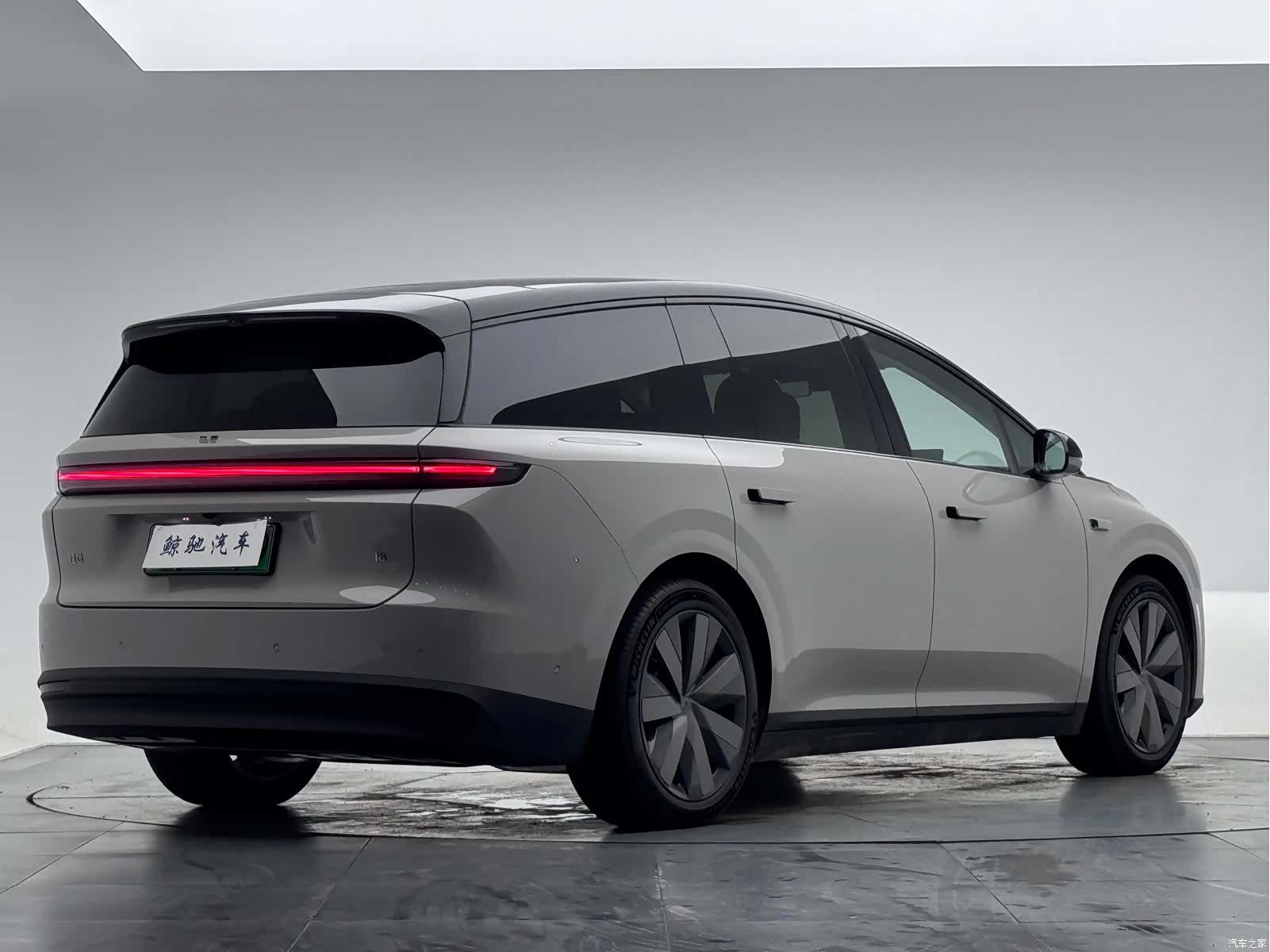 Li Auto i8, 2026 8