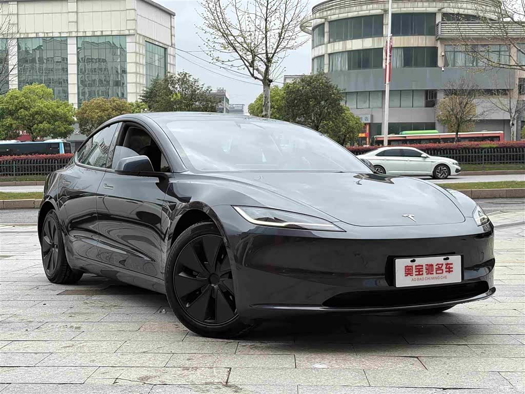 Tesla Model 3, 2025 3