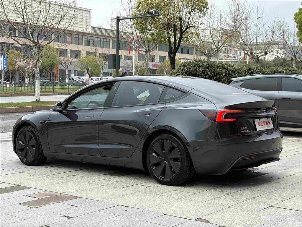 Tesla Model 3, 2025 13