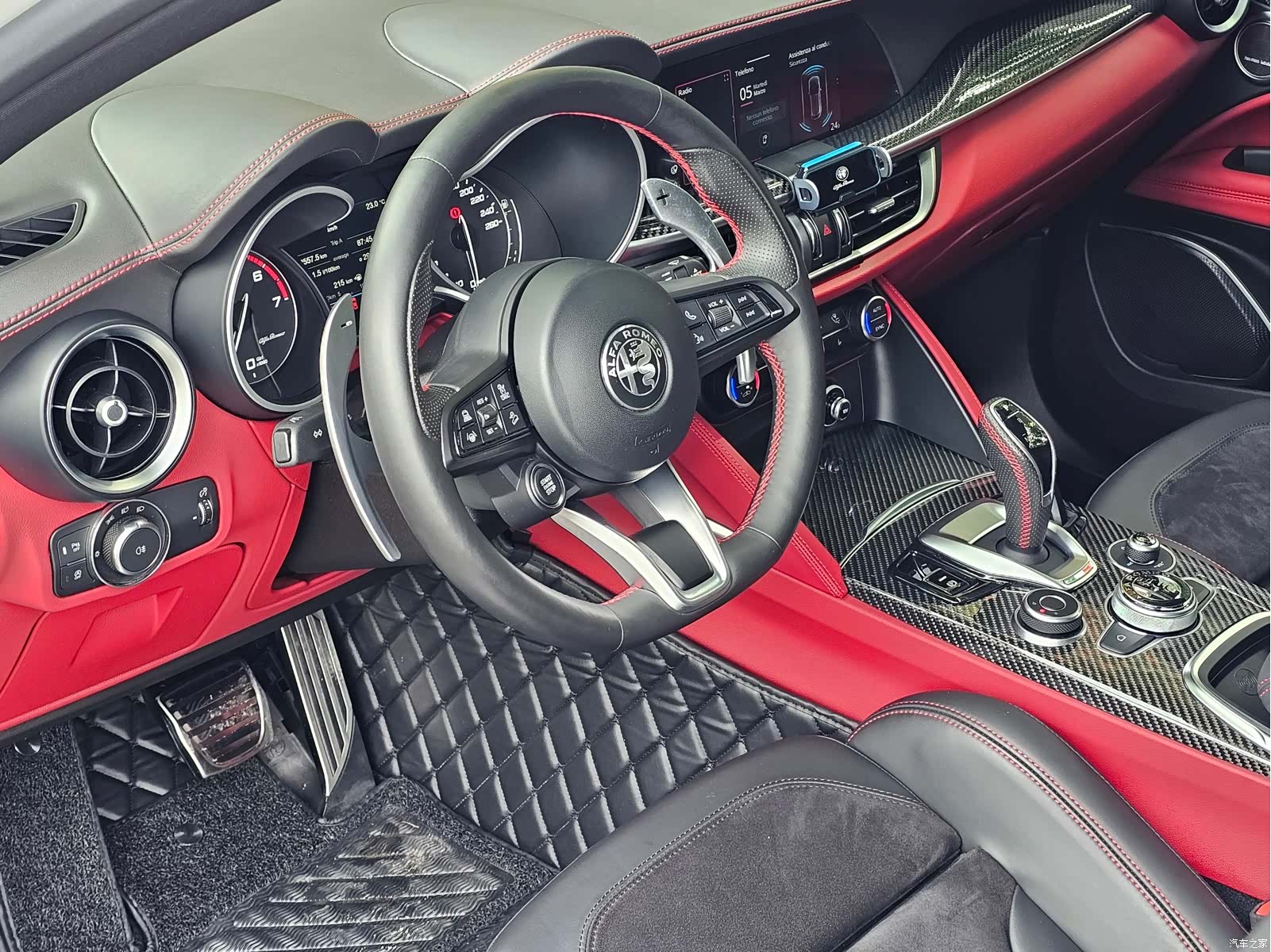 Alfa Romeo Stelvio, 2022 10