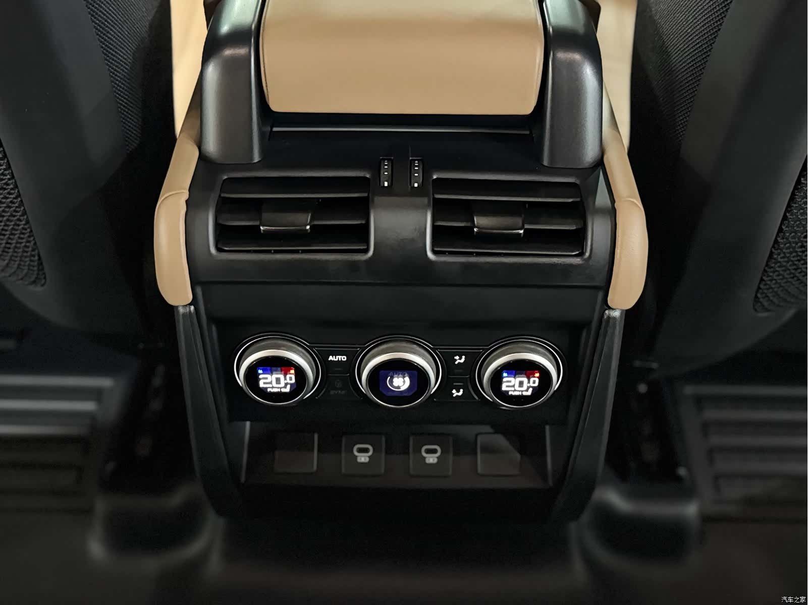 Land Rover Defender, 2026 12