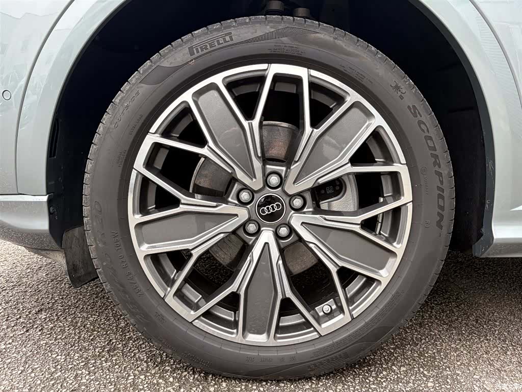 Audi Q5L, 2025 11