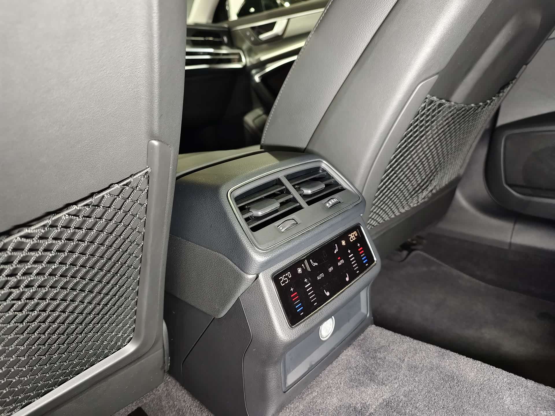 Audi A6L, 2019 11