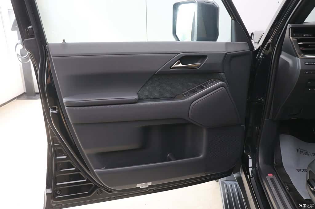 Lexus GX, 2025 10