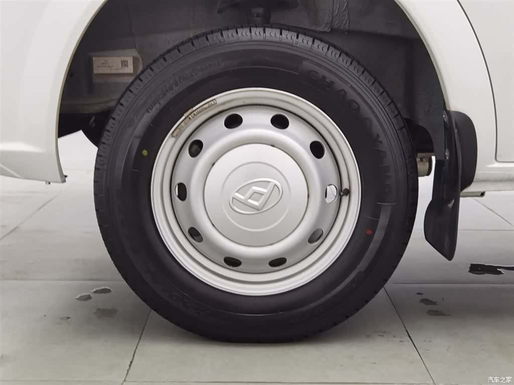 Maxus V80, 2022 17