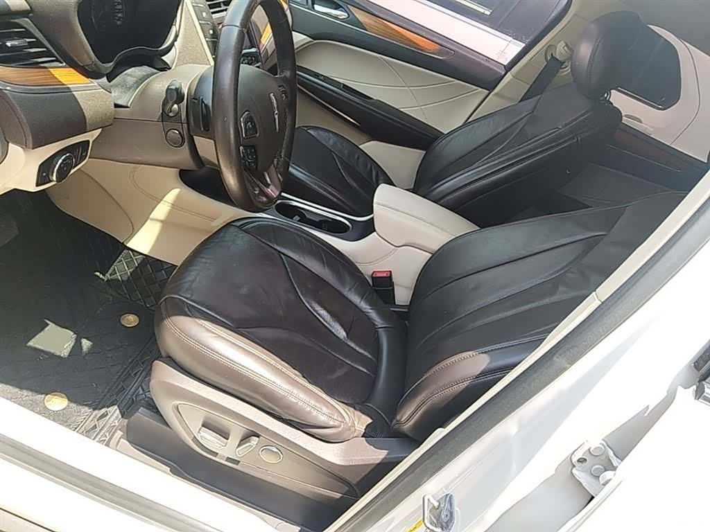 Lincoln MKC, 2016 15