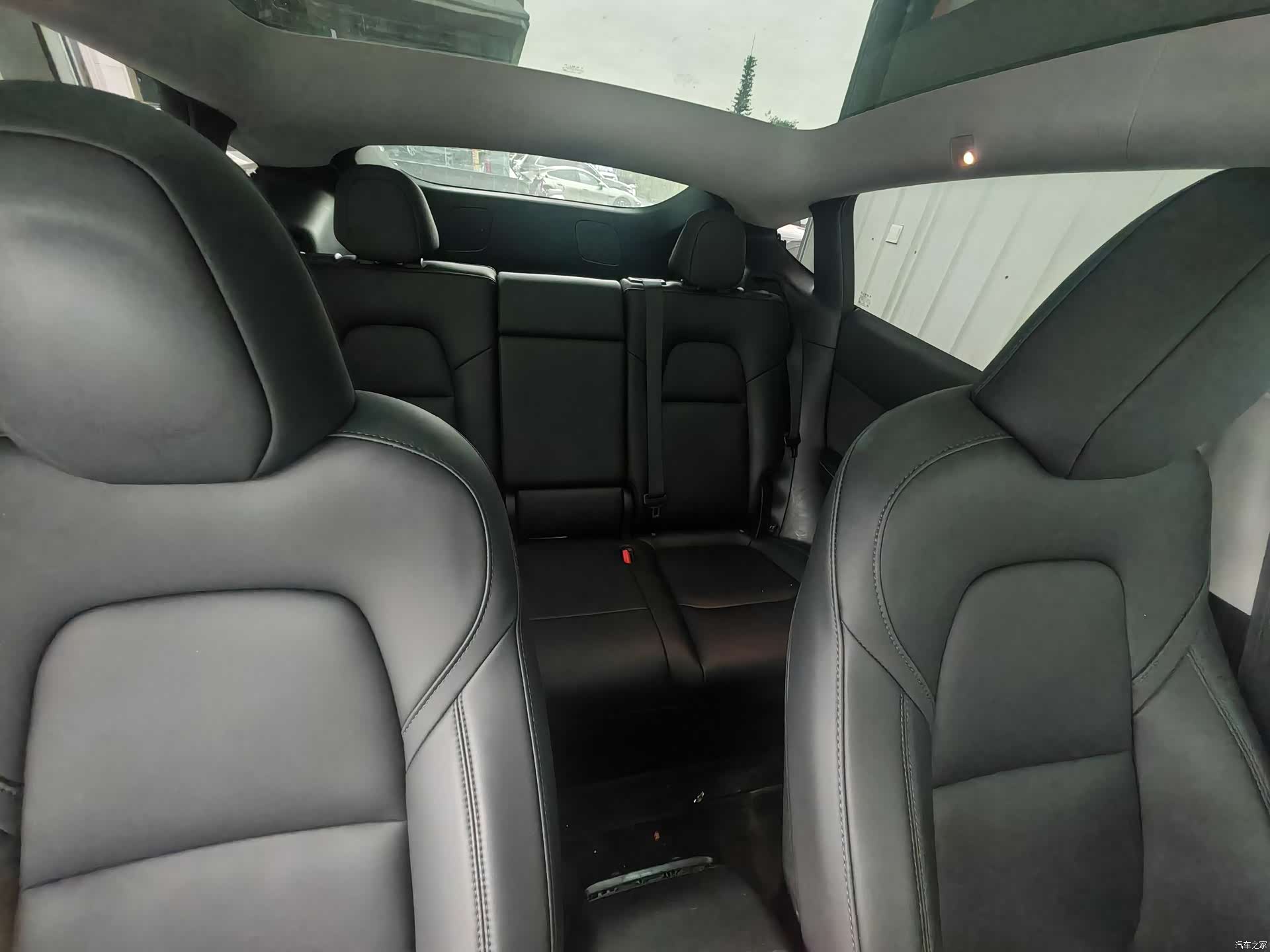 Tesla Model Y, 2024 9