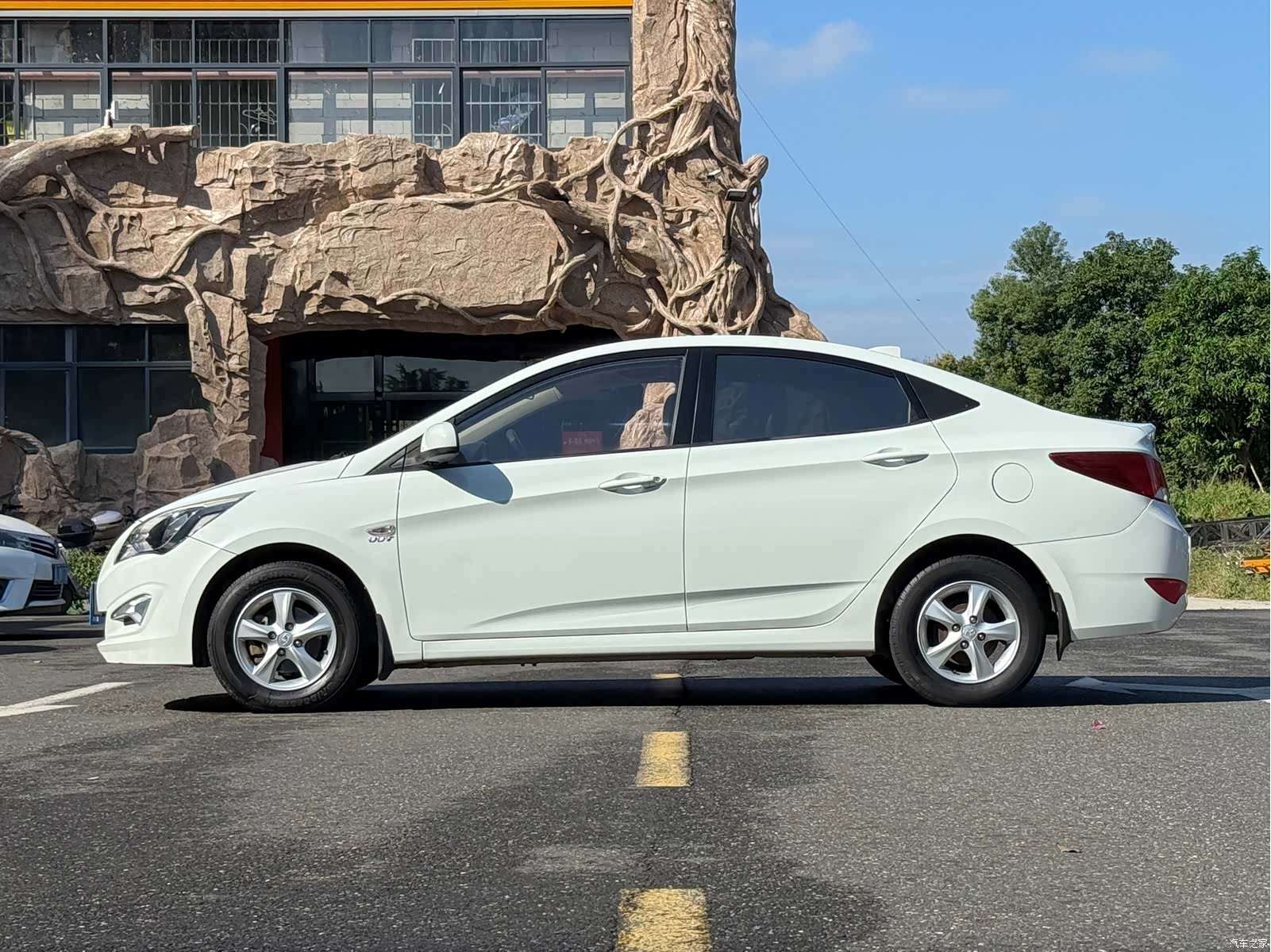 Hyundai GLS, 2015 4