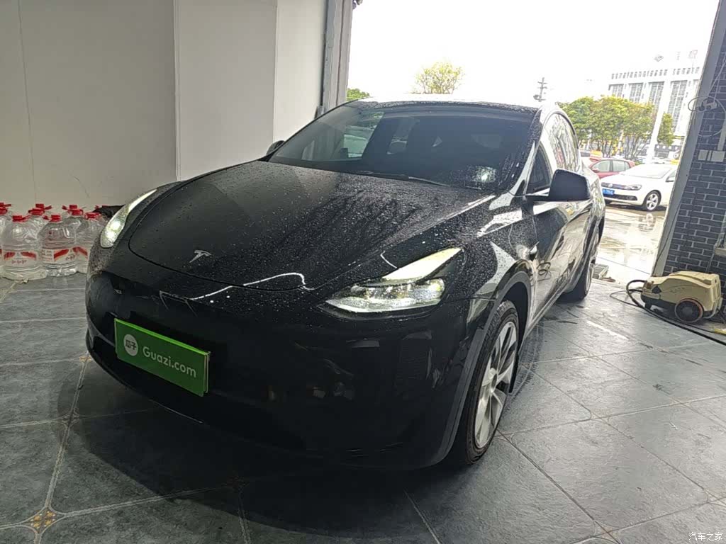 Tesla Model Y, 2023 2