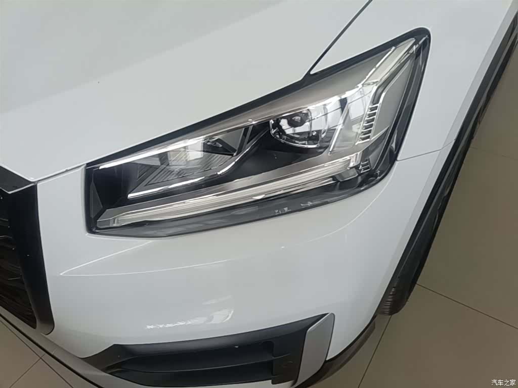 Audi Q2L, 2019 24