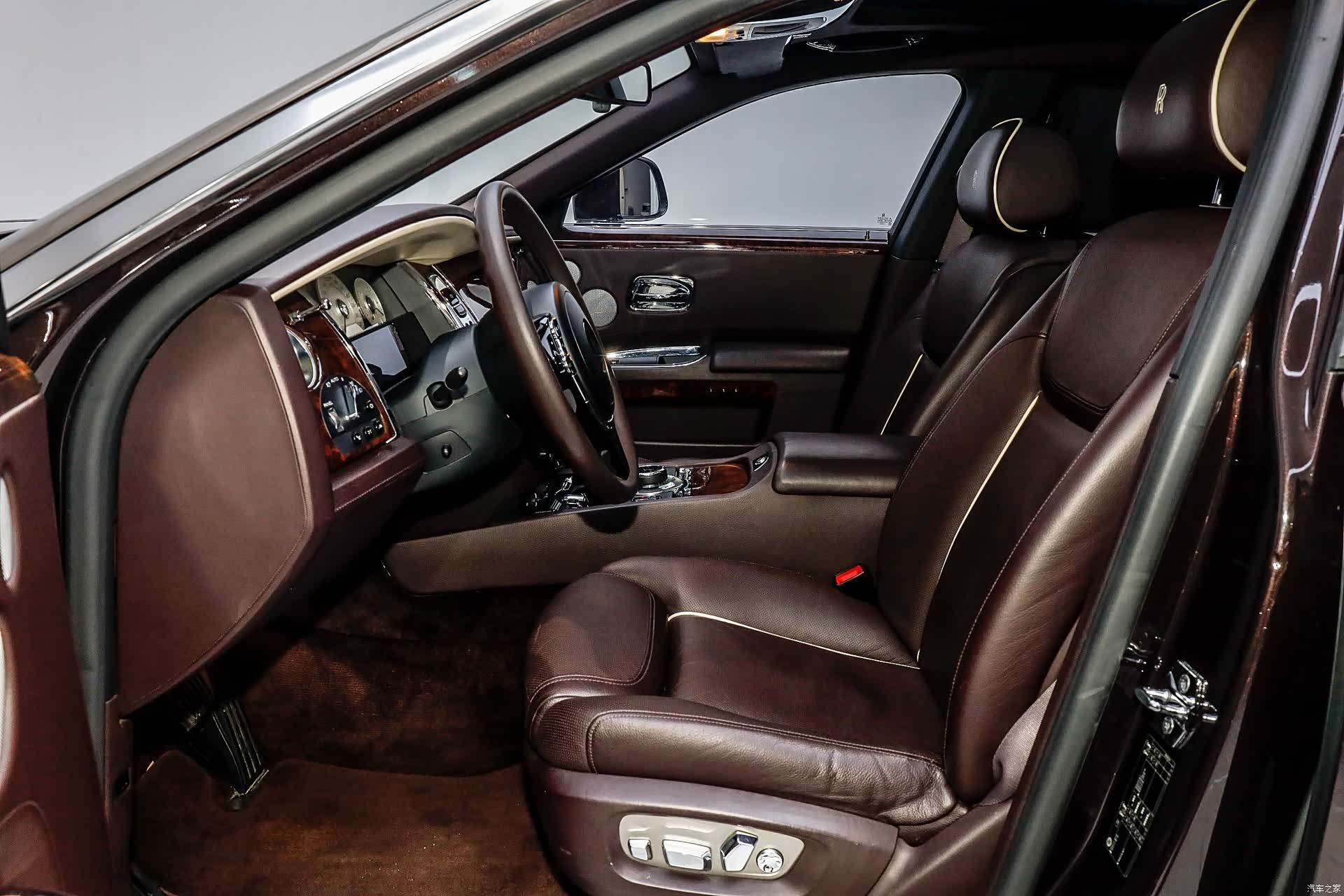 Rolls-Royce Ghost, 2016 9