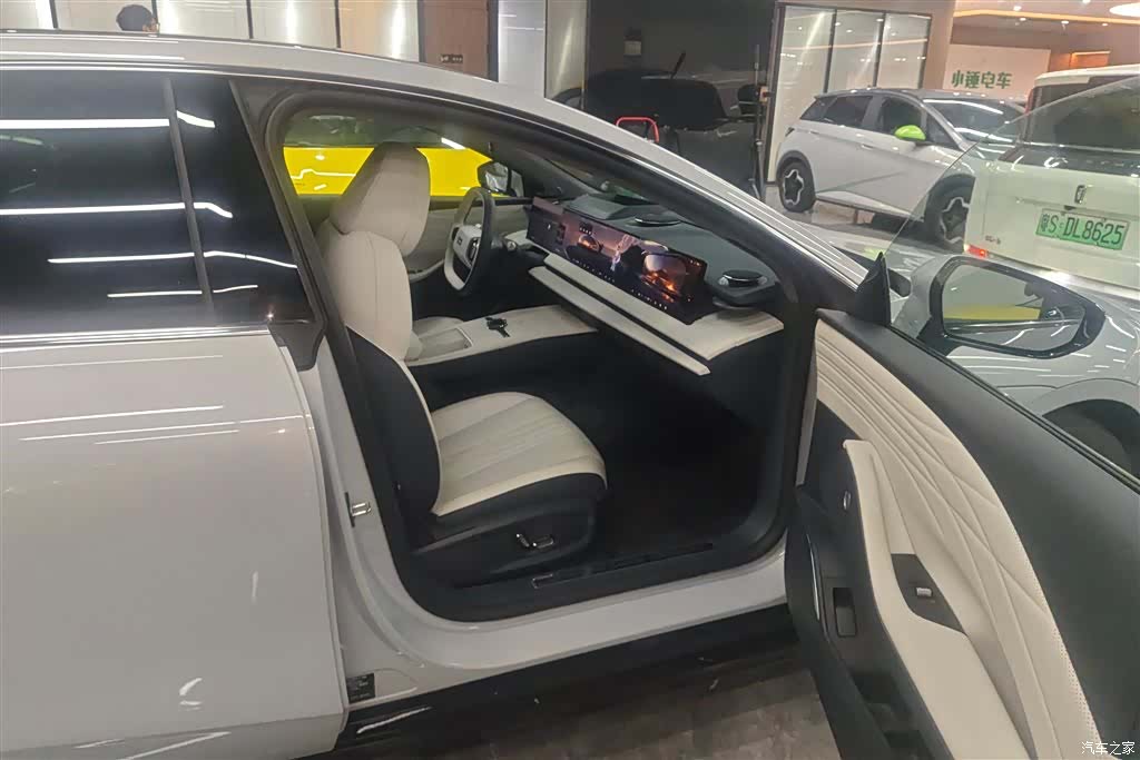 Geely E8, 2024 8