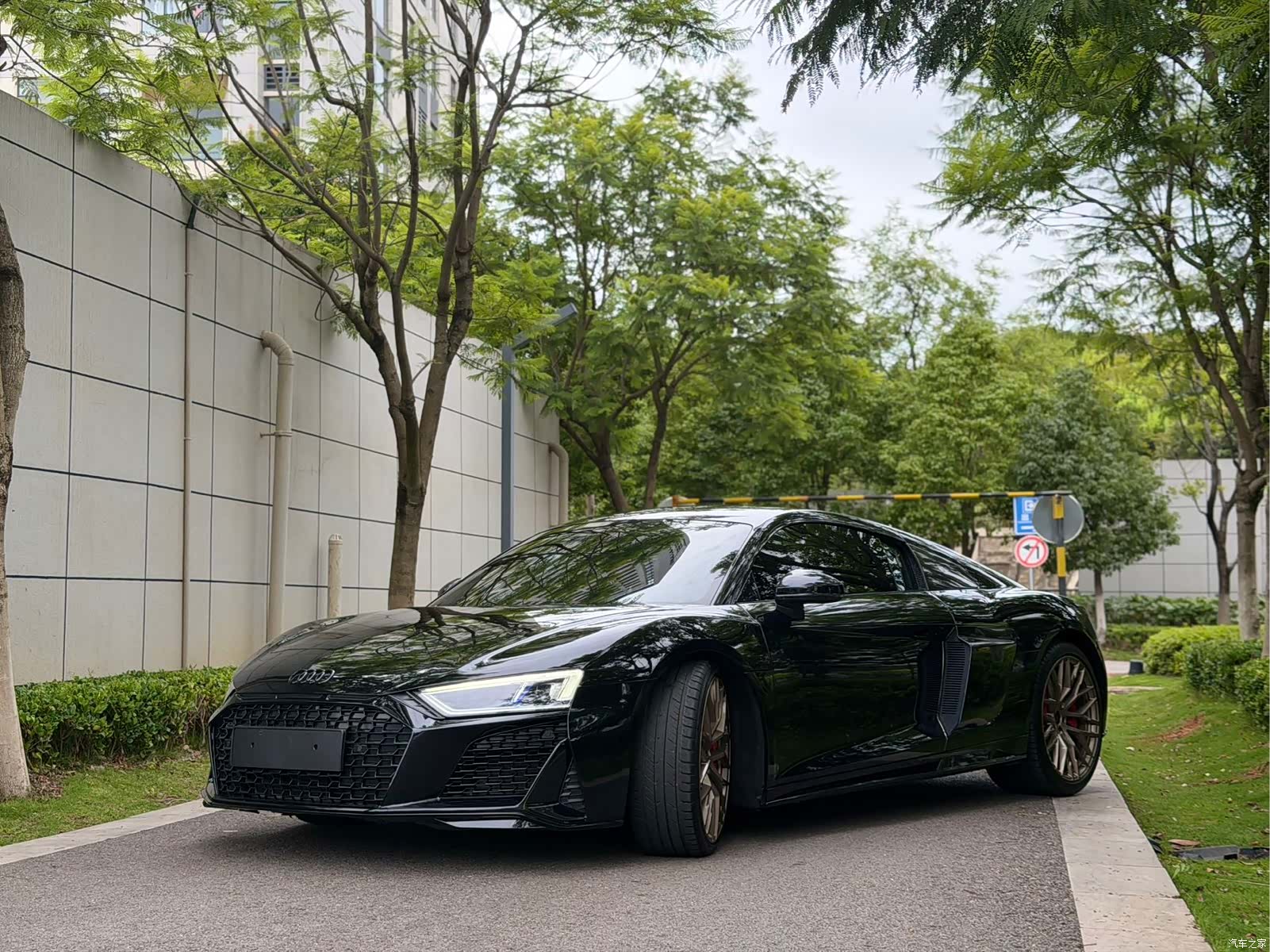 Audi R8