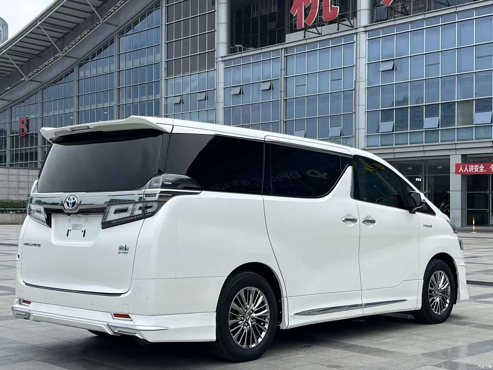 Toyota Vellfire, 2019 все фото