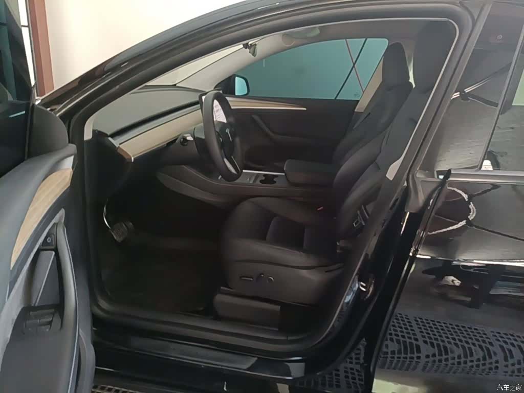 Tesla Model Y, 2022 15
