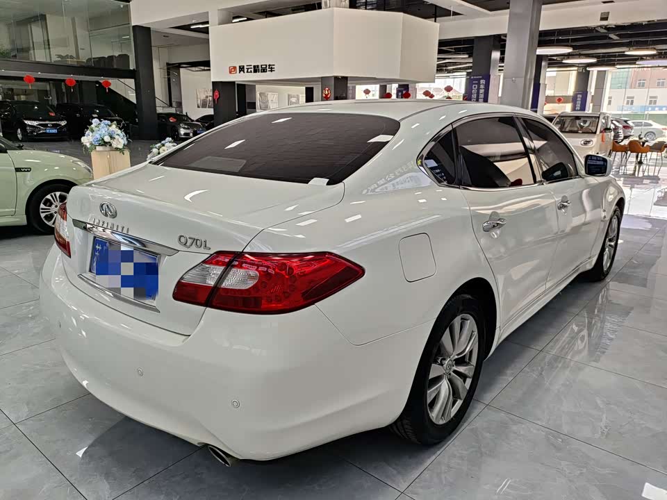 Infiniti Q70 Infiniti Q70