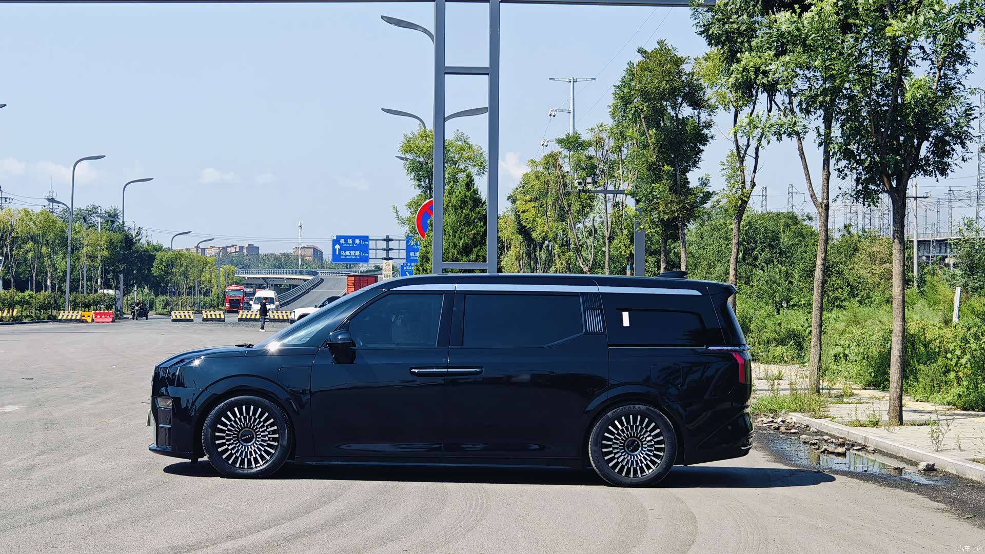 Zeekr 009, 2023 4