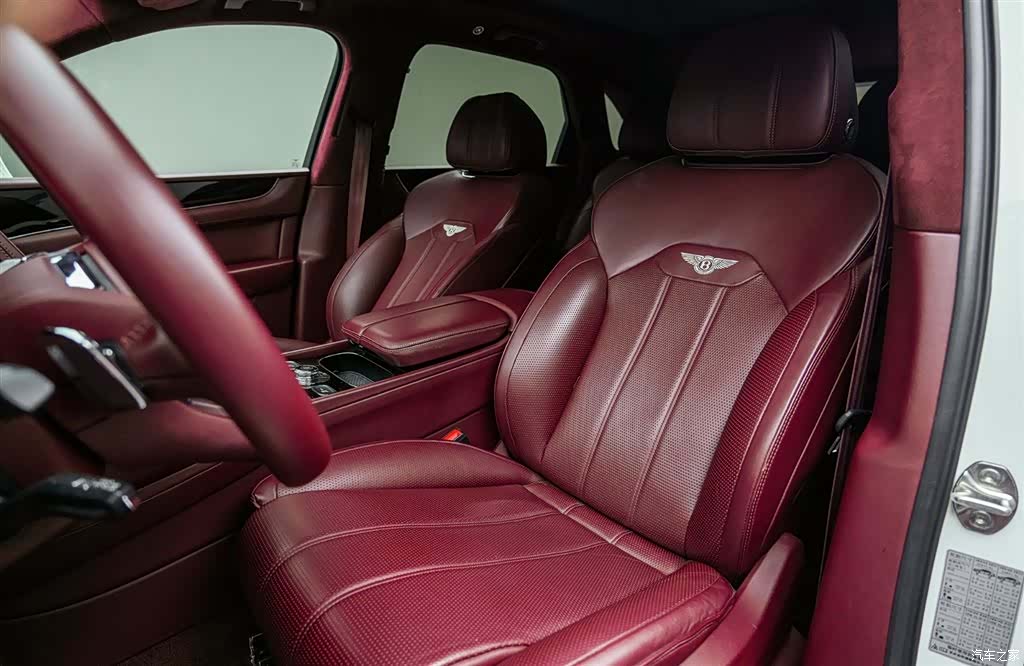 Bentley Bentayga, 2020 11