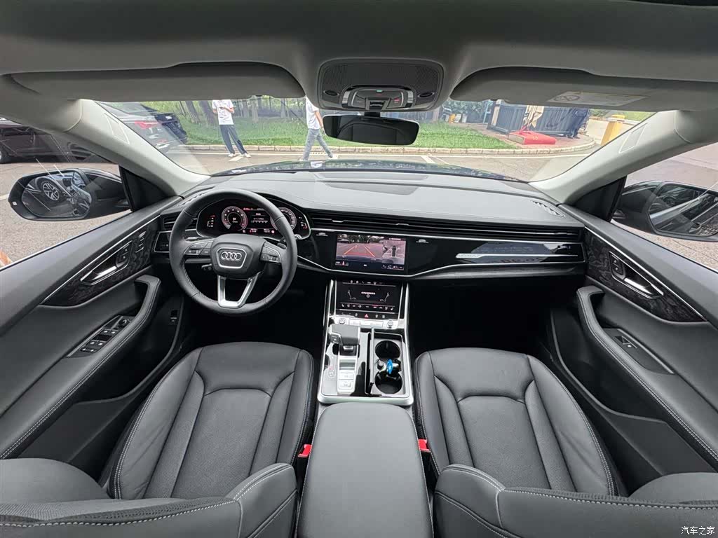 Audi Q8, 2025 22