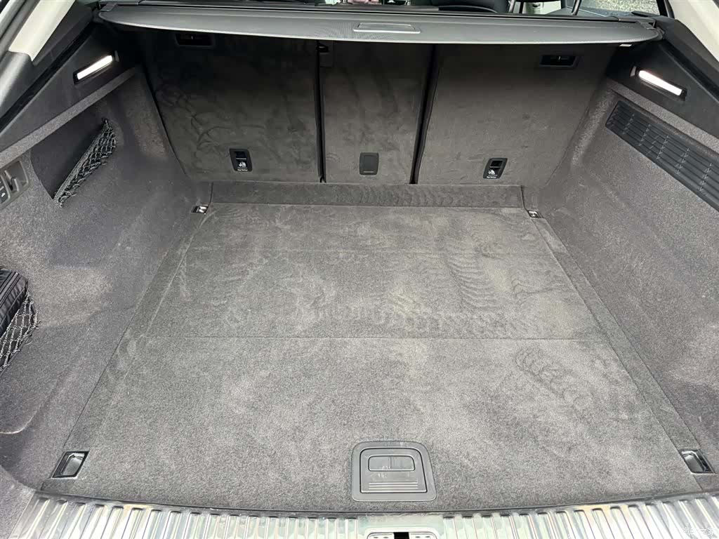 Audi Q8, 2025 28