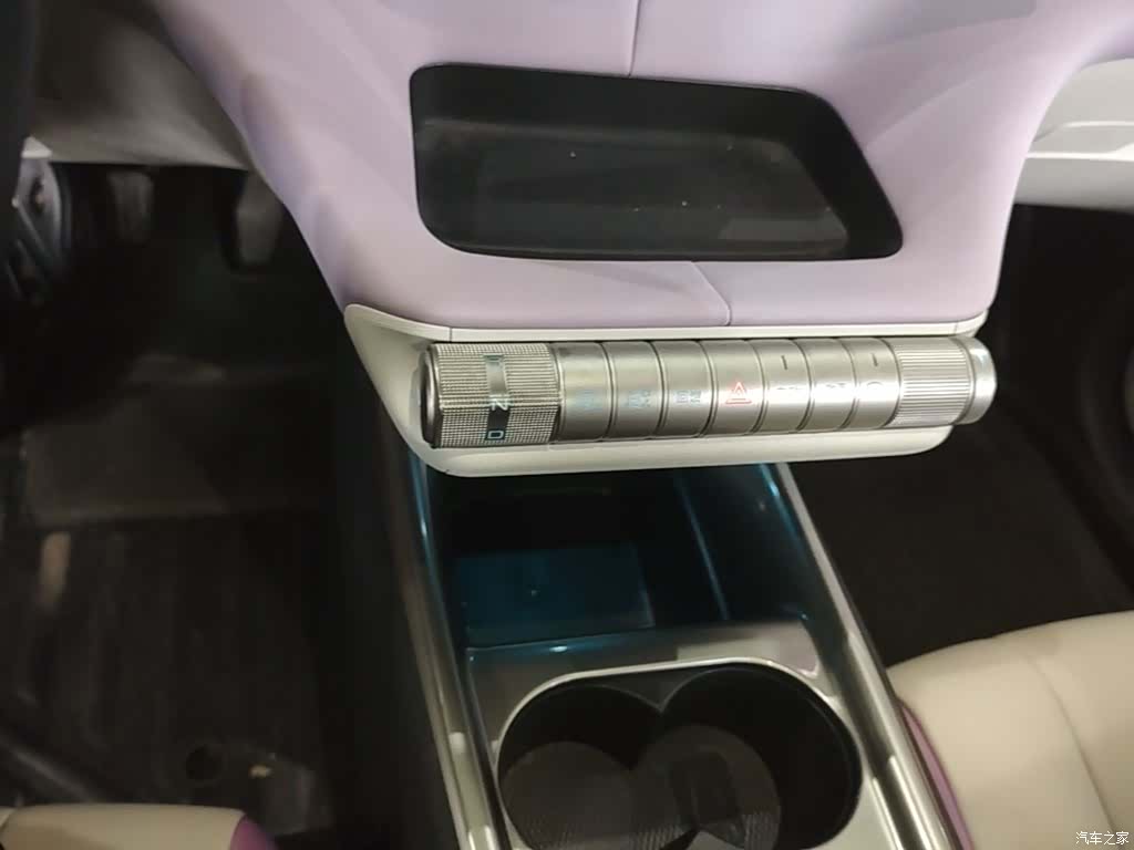 BYD Dolphin, 2022 14