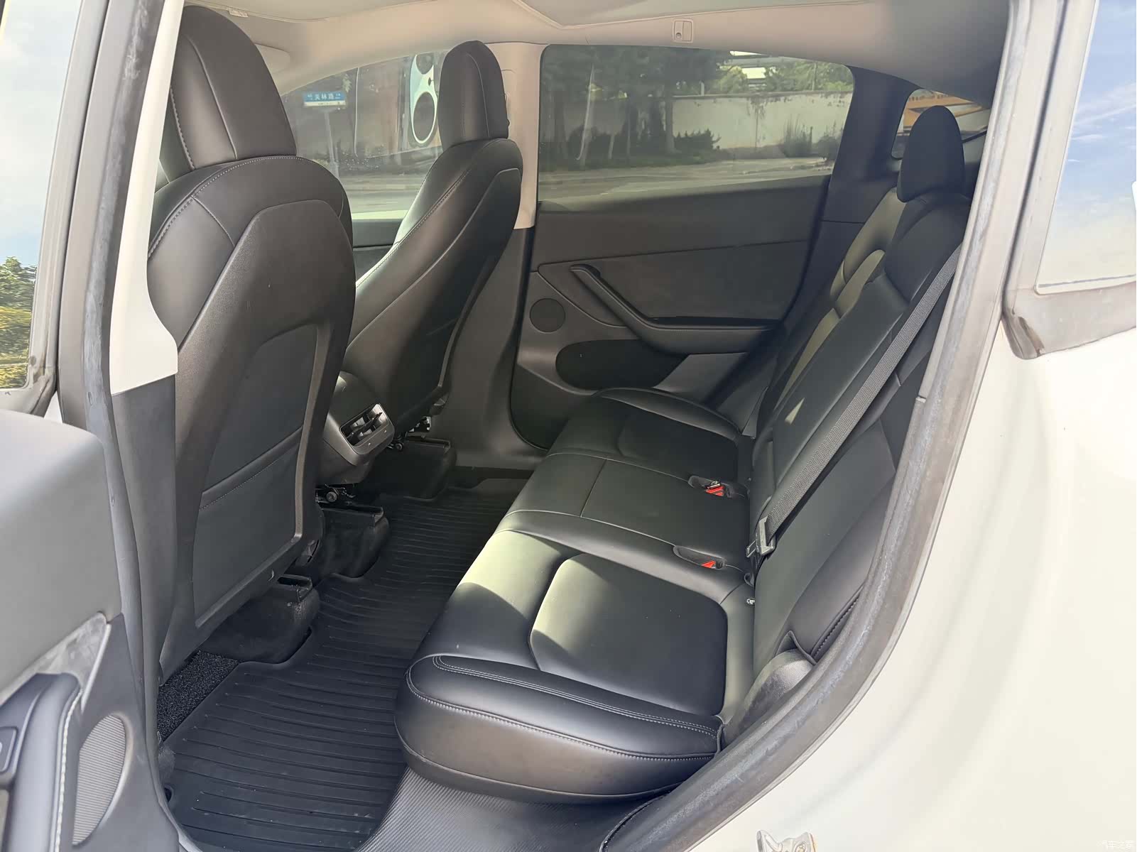 Tesla Model Y, 2022 все фото