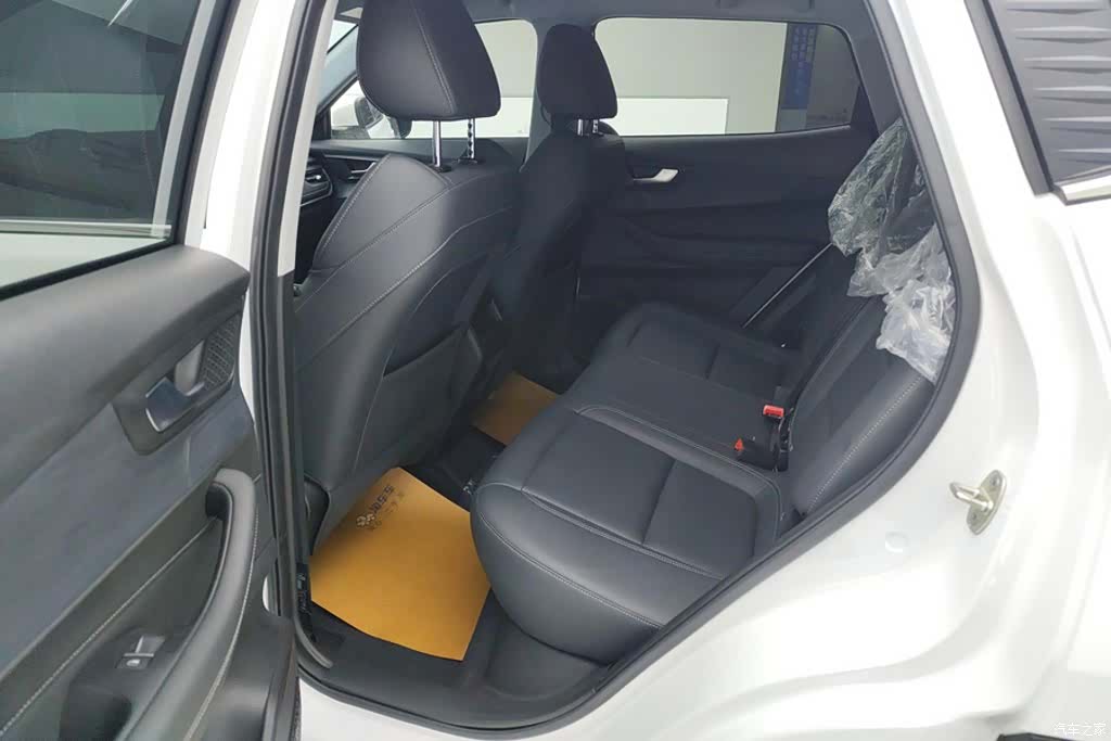 Chery Tiggo 5x, 2025 11