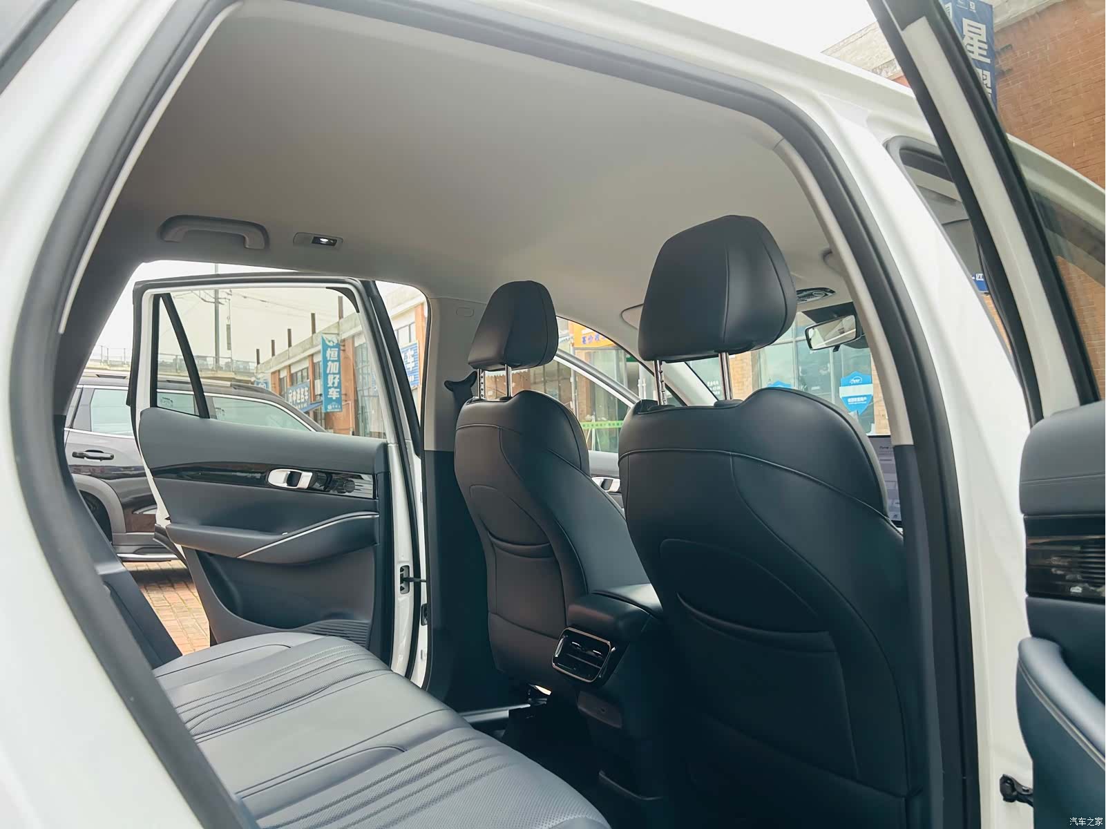 Geely Galaxy E5, 2025 11