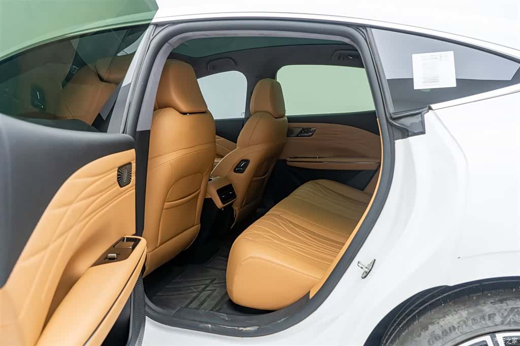 Geely 8, 2025 16