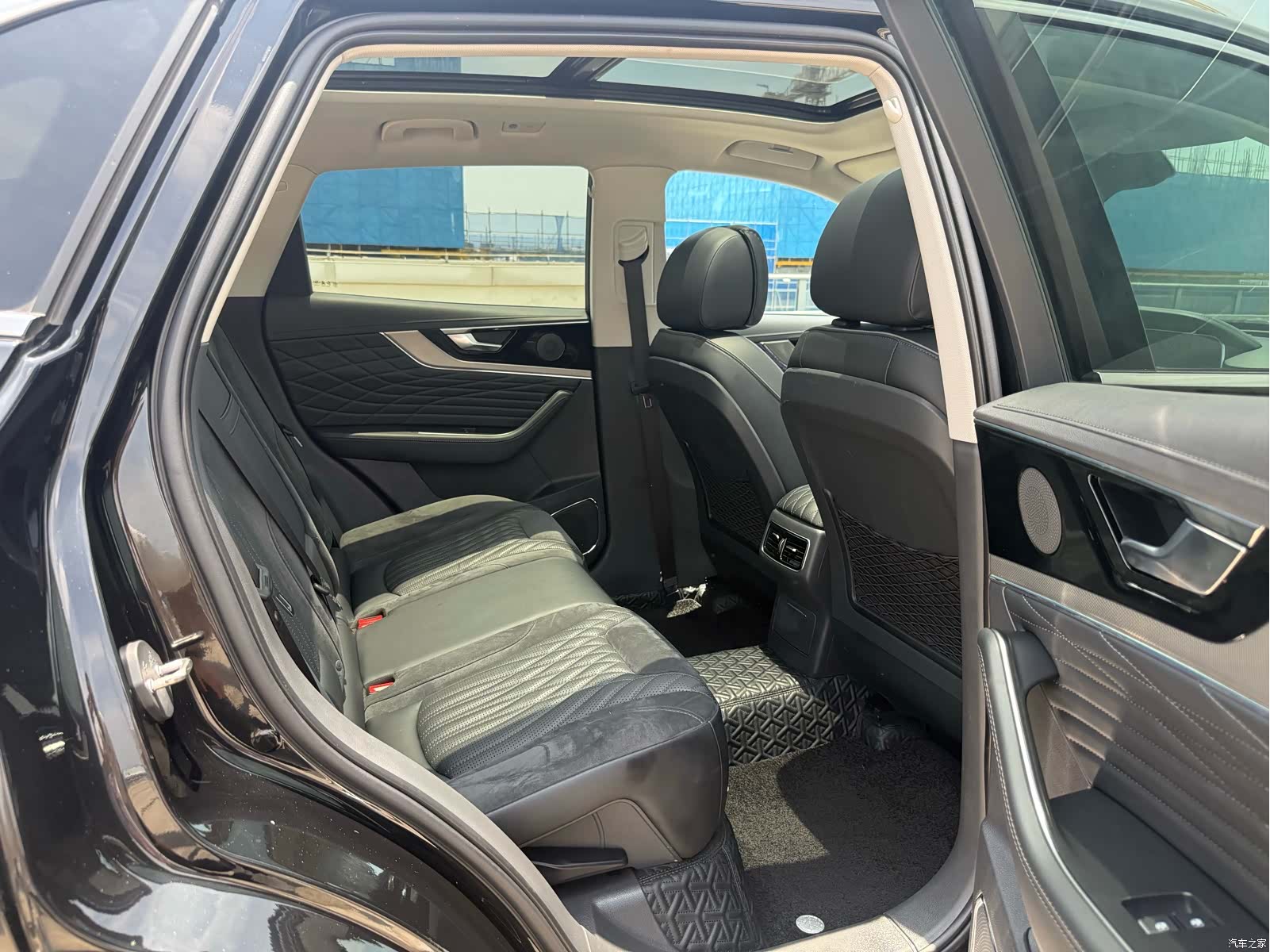 Hongqi HS5, 2022 8
