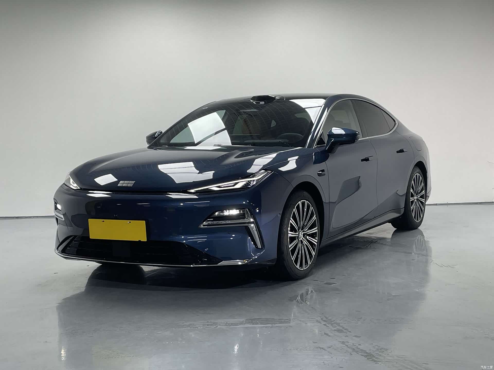 Geely 8, 2025 1