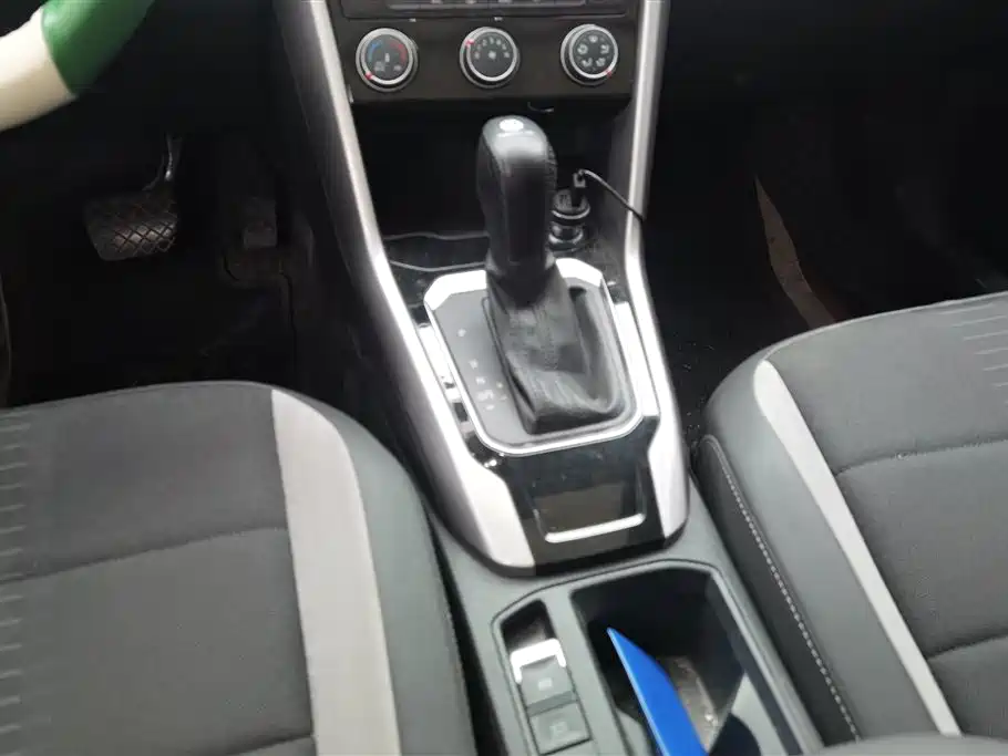 Volkswagen T-ROC exploring Songs