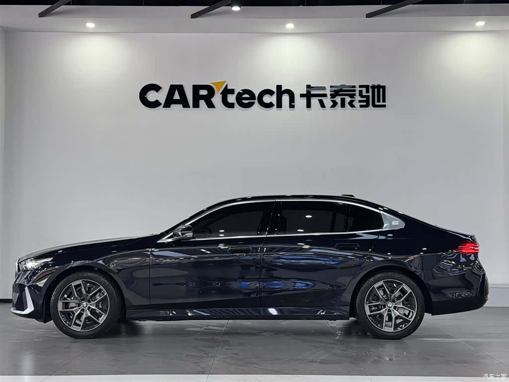 BMW 5 Series, 2024 7
