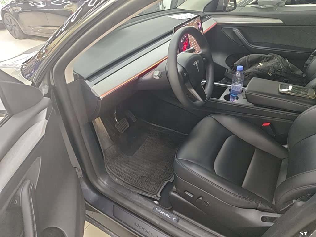 Tesla Model Y, 2024 16