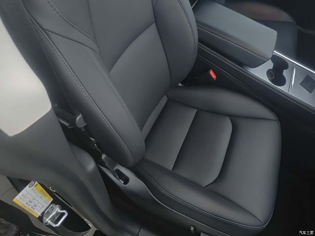 Tesla Model Y, 2023 25