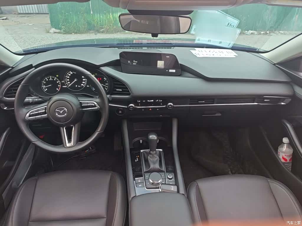 Mazda Mazda3, 2025 10