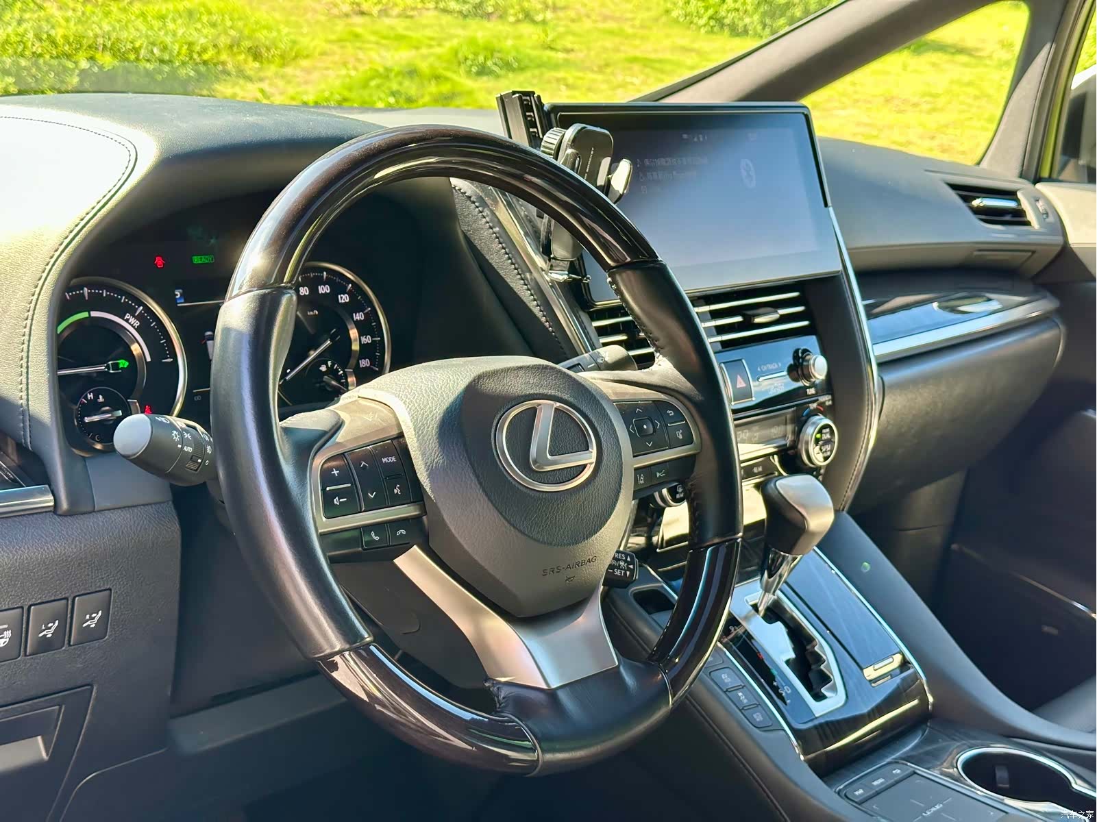 Lexus LM, 2020 13