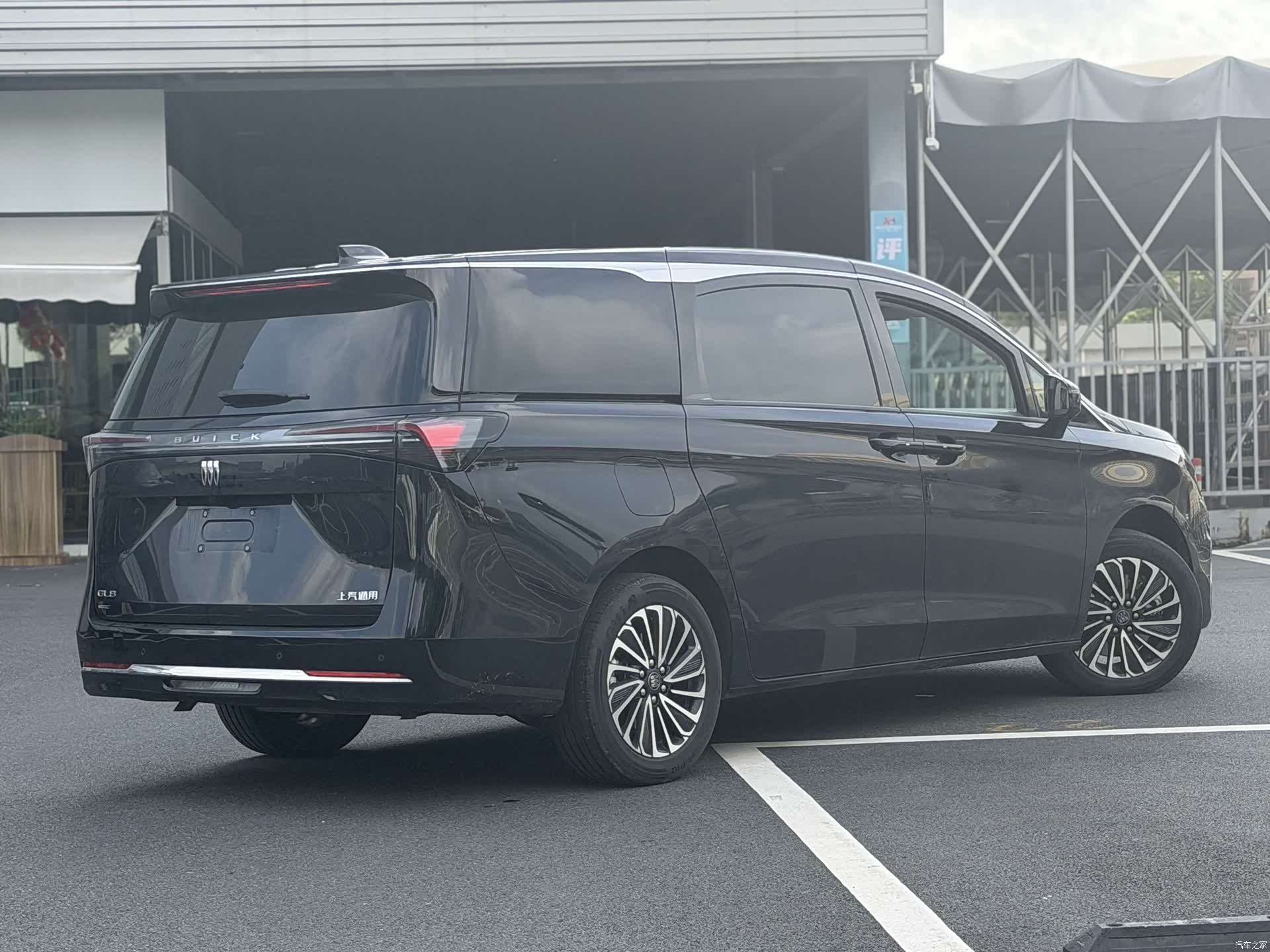Buick GL8, 2025 4
