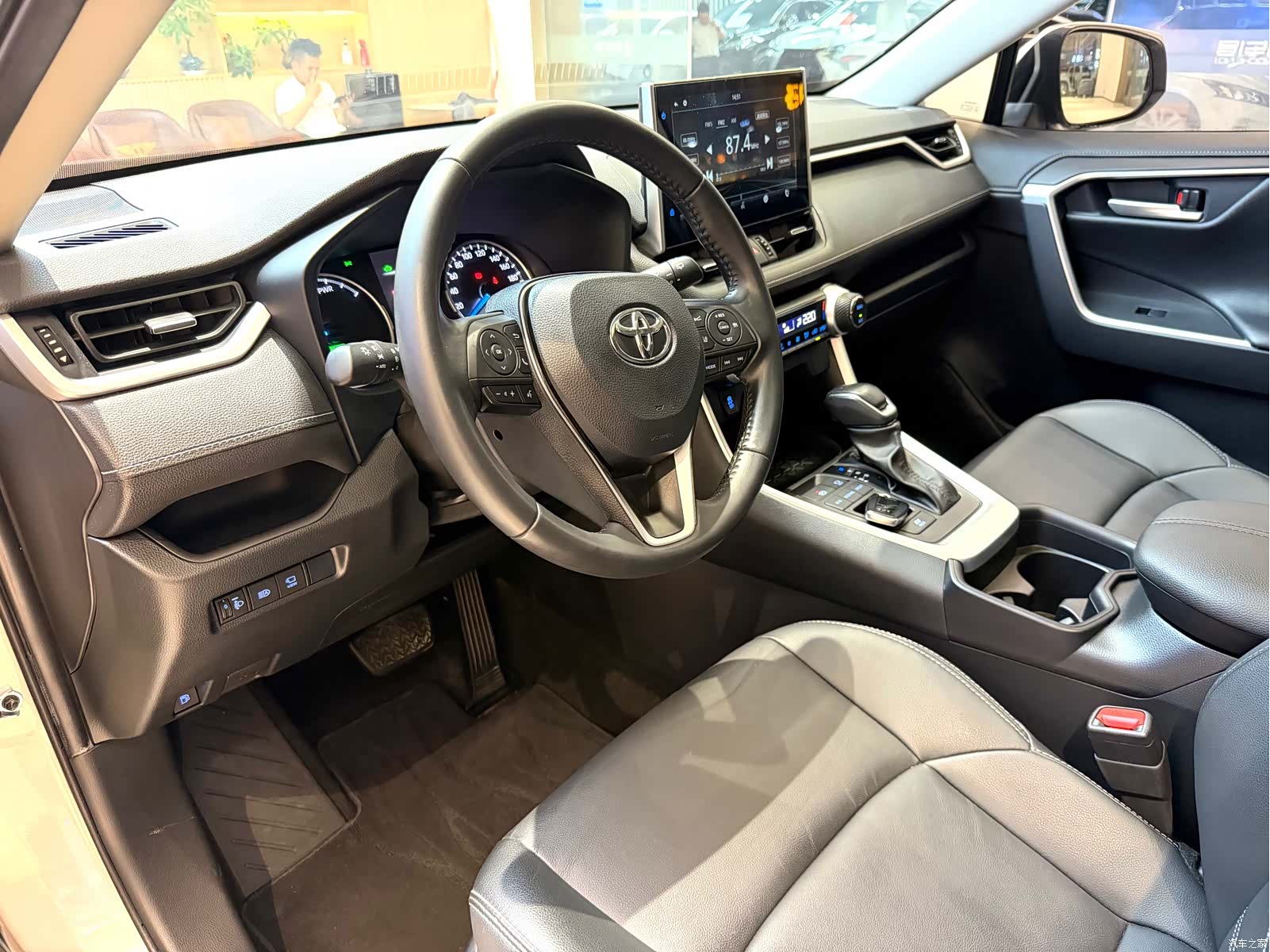 Toyota Wildlander, 2022 18