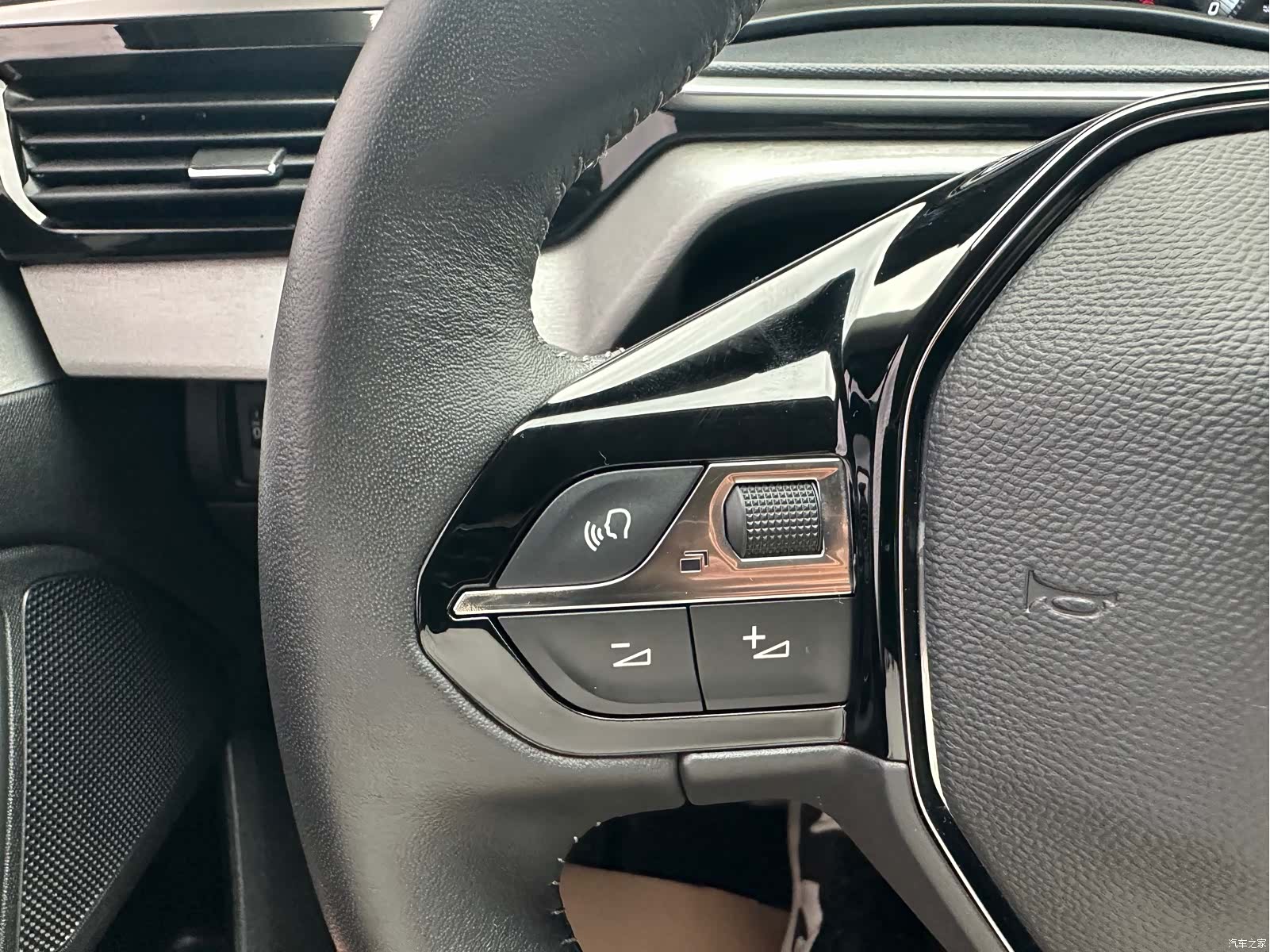 Peugeot 408, 2023 10