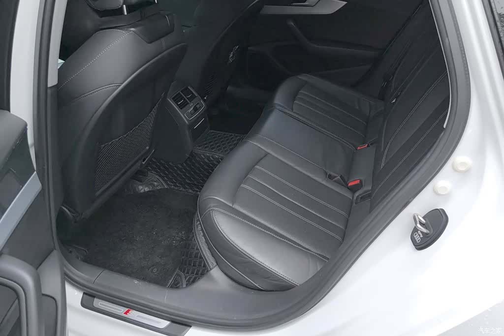 Audi A4L, 2021 11