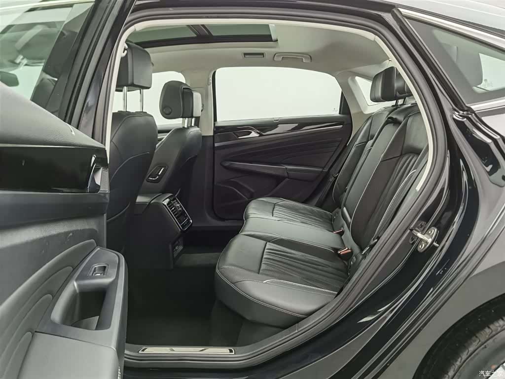 Volkswagen Passat, 2024 15