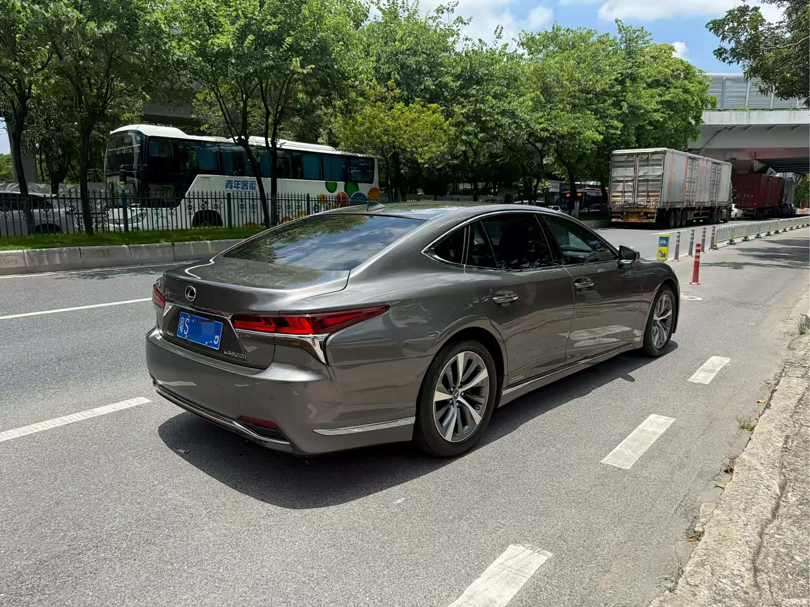 Lexus LS, 2020 3