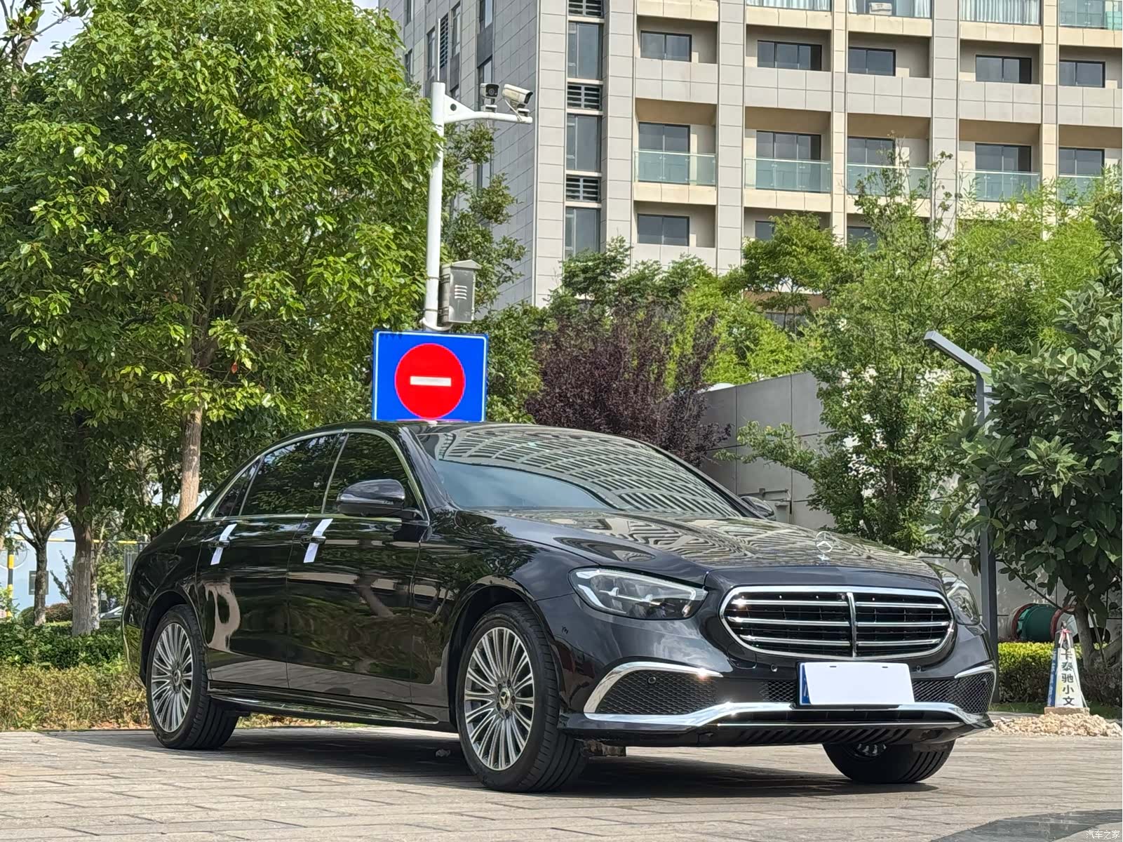 Mercedes-Benz E-Class, 2023 3
