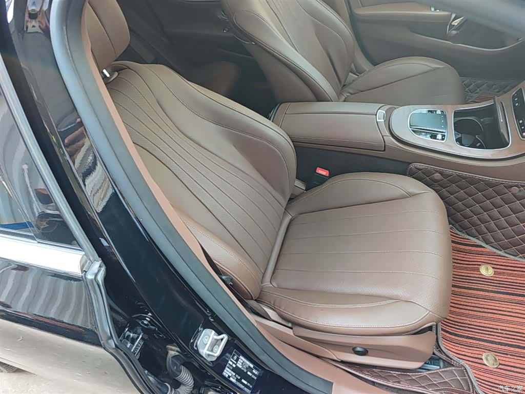 Mercedes-Benz E-Class, 2023 25